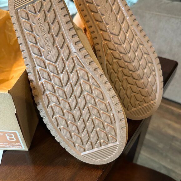 BRAND NEW IN BOX UGGS-SHEEPSKIN LEATHER - Picture 4 of 4